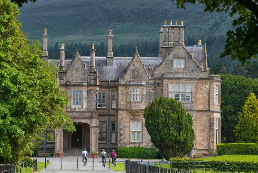 Muckross house Cronin's Tours